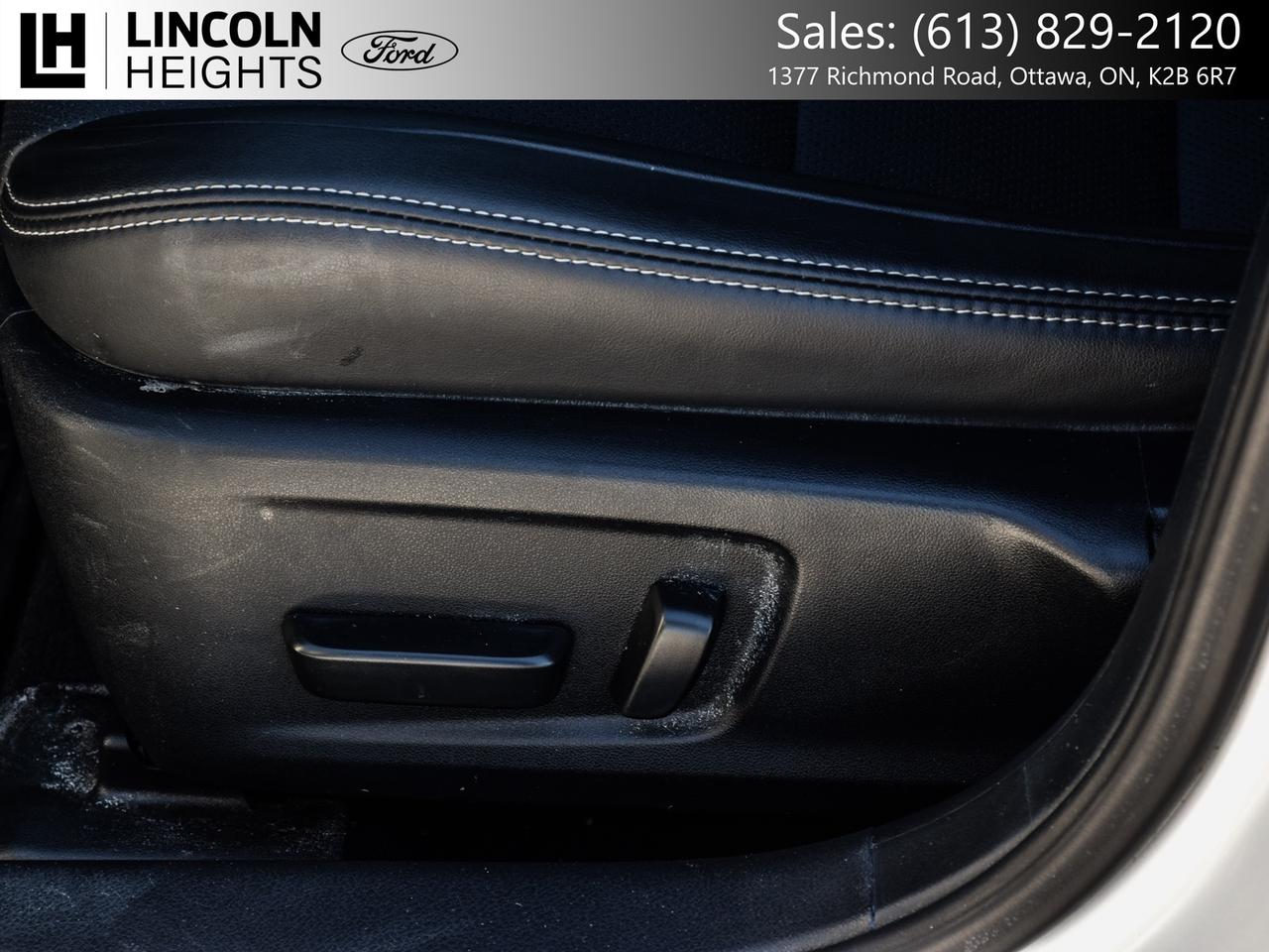 2021 Lexus IS  Photo