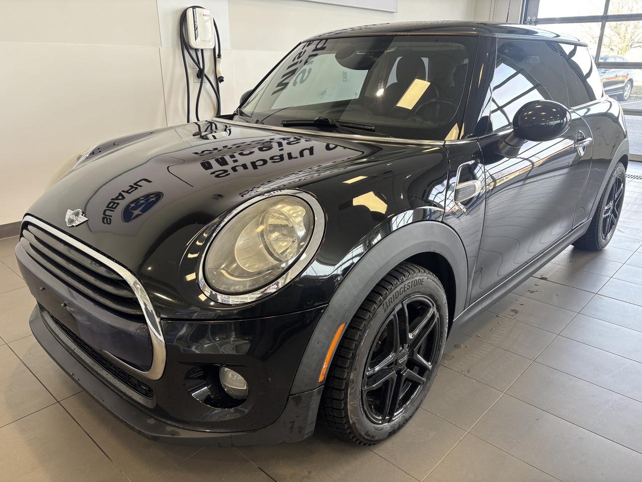 2016 MINI Cooper Hardtop LOW KM   2 SETS OF RIM/TIRE   SOLD AS-IS   SUNROOF Photo2