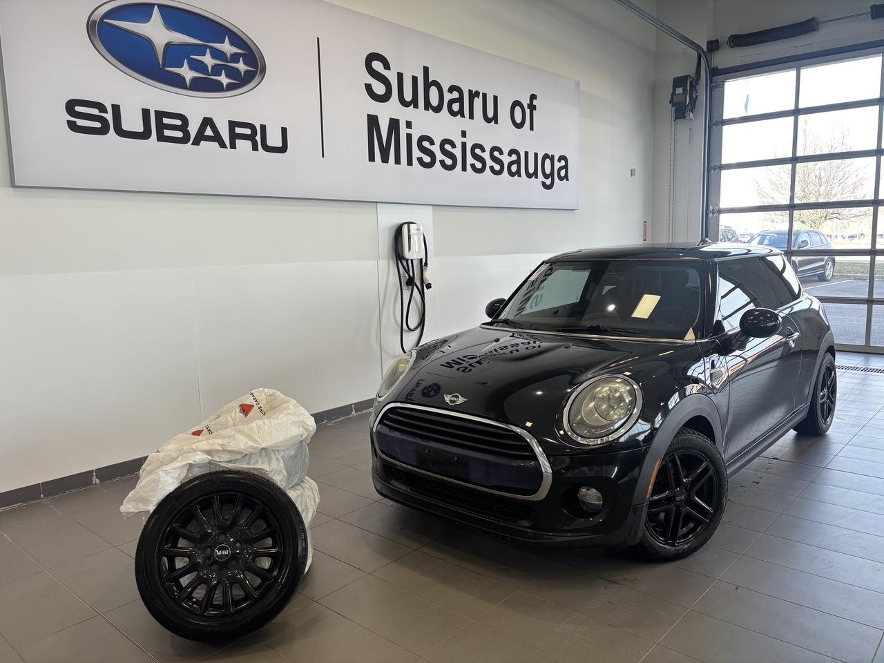 2016 MINI Cooper Hardtop LOW KM   2 SETS OF RIM/TIRE   SOLD AS-IS   SUNROOF Photo0