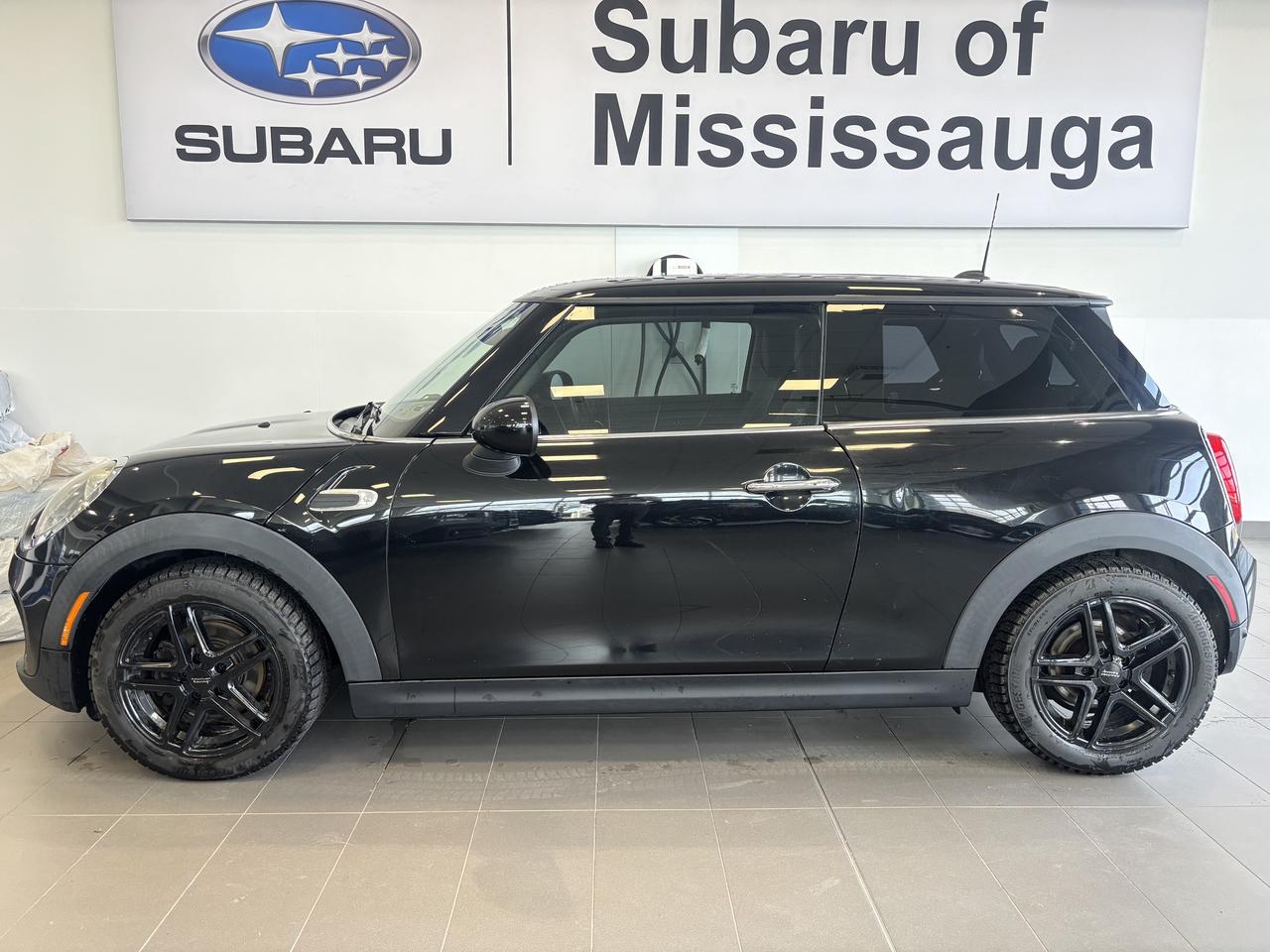 2016 MINI Cooper Hardtop LOW KM   2 SETS OF RIM/TIRE   SOLD AS-IS   SUNROOF Photo