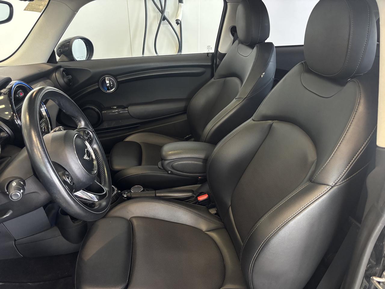 2016 MINI Cooper Hardtop LOW KM   2 SETS OF RIM/TIRE   SOLD AS-IS   SUNROOF Photo