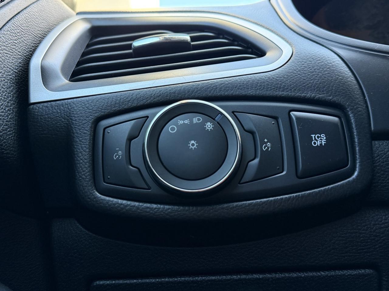 2022 Ford Edge SE AWD   Push Start   Dual Climate   Blind Spot Photo