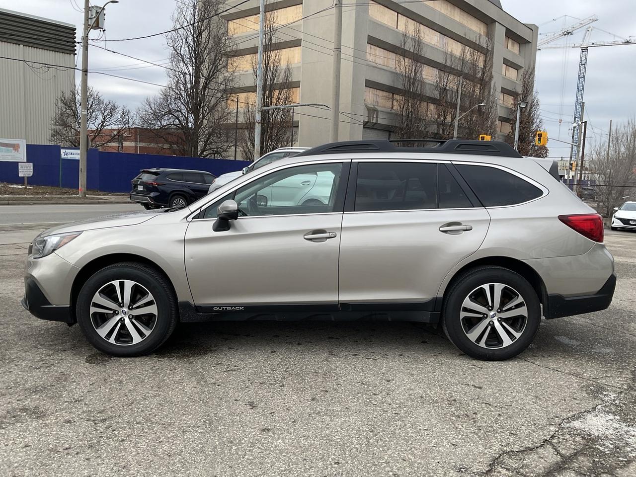 2018 Subaru Outback 2.5i Limited W/ Eye Sight Pkg - LTHR! NAV! BACK-UP Photo