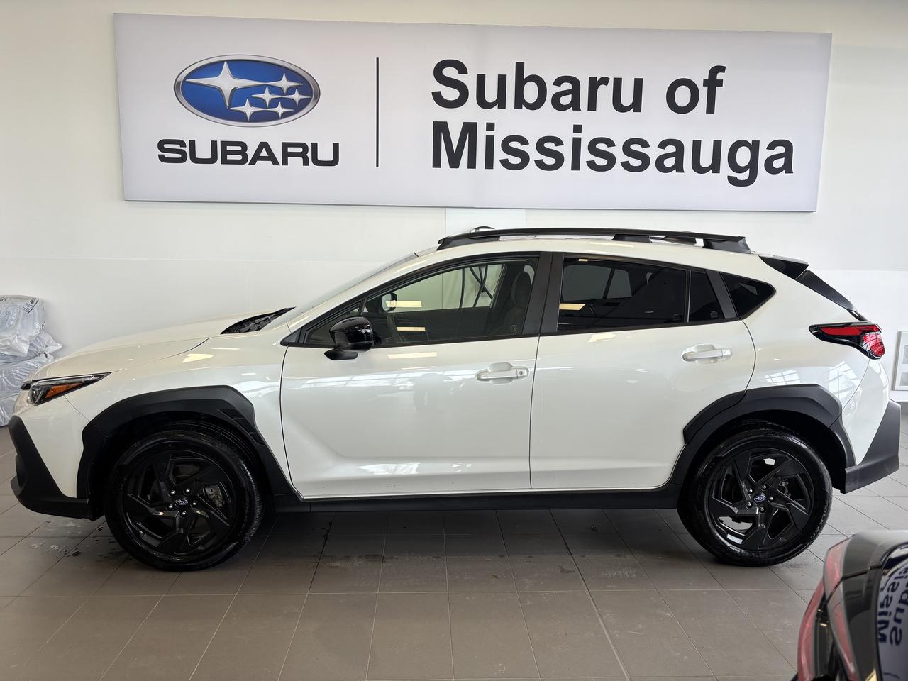 2025 Subaru Crosstrek ONYX   AWD   CLEAN CARFAX  PUSH TO START   SUNROOF Photo