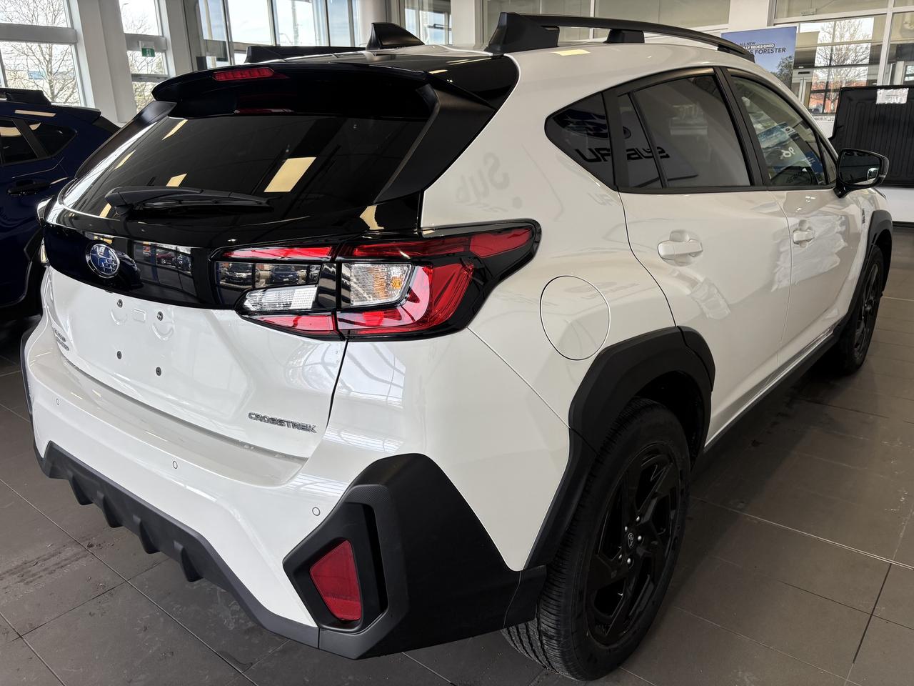 2025 Subaru Crosstrek ONYX   AWD   CLEAN CARFAX  PUSH TO START   SUNROOF Photo
