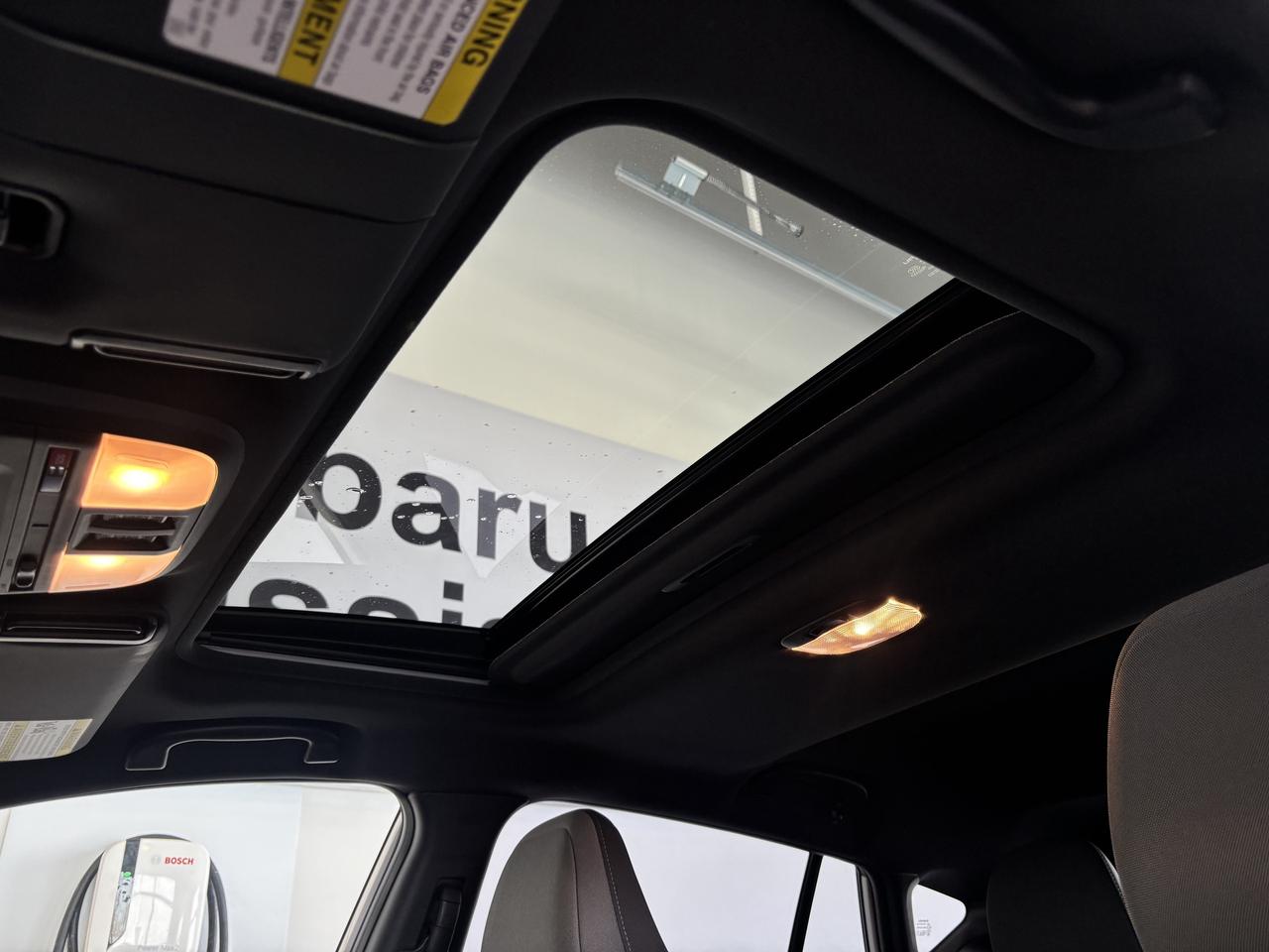 2025 Subaru Crosstrek ONYX   AWD   CLEAN CARFAX  PUSH TO START   SUNROOF Photo