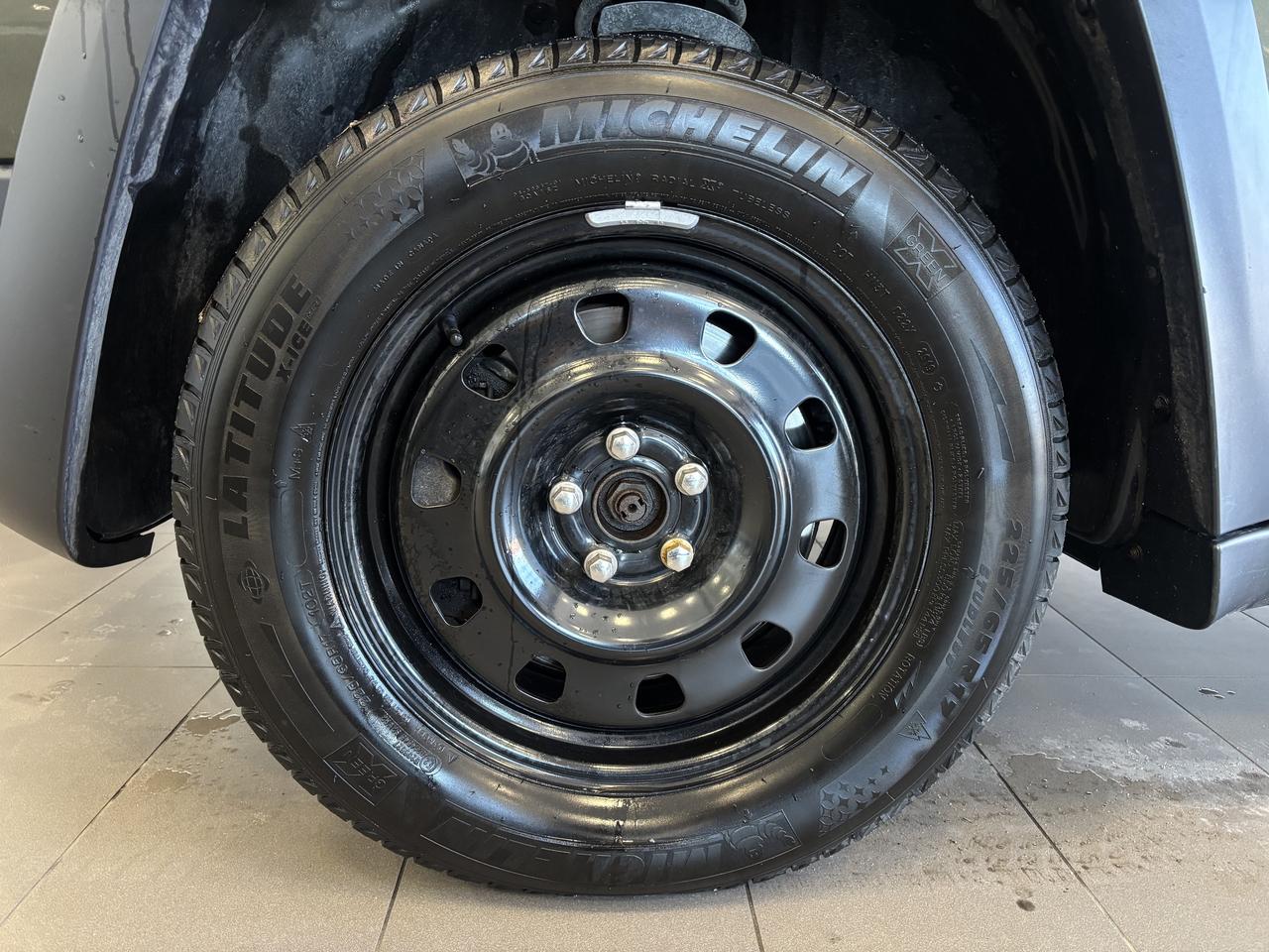 2016 Jeep Cherokee 4WD   TRAILHAWK   ONE OWNER!   2 SETS RIMS/TIRES Photo