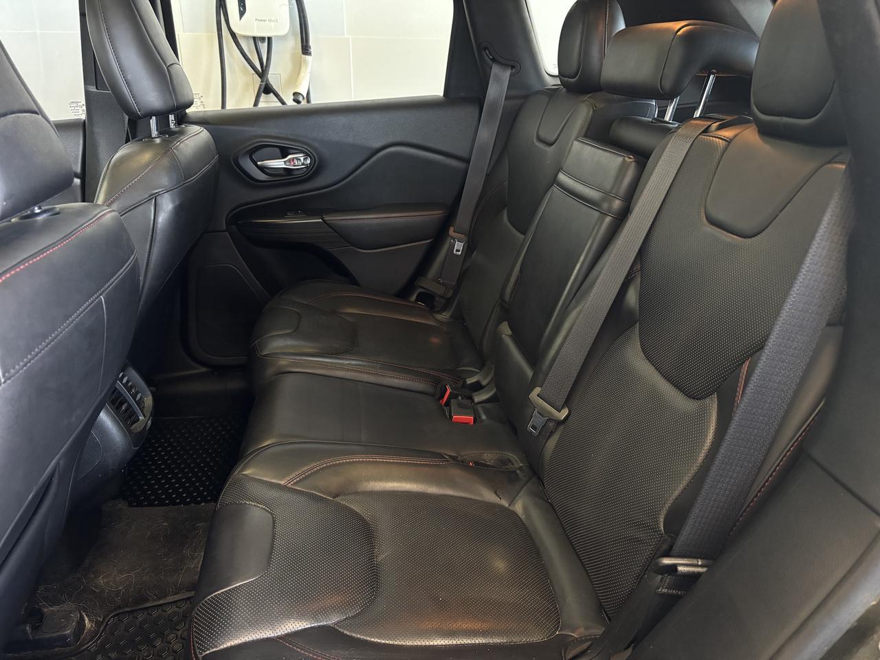 2016 Jeep Cherokee 4WD   TRAILHAWK   ONE OWNER!   2 SETS RIMS/TIRES Photo