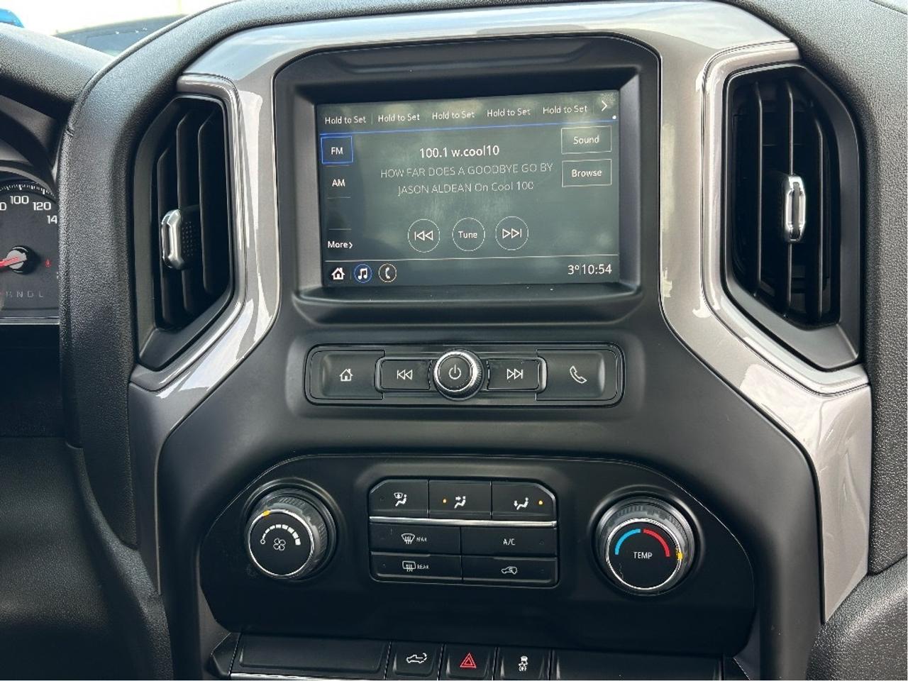 2021 Chevrolet Silverado 1500 Work Truck 4X4 CALL NAPANEE 613-354-2100 Photo