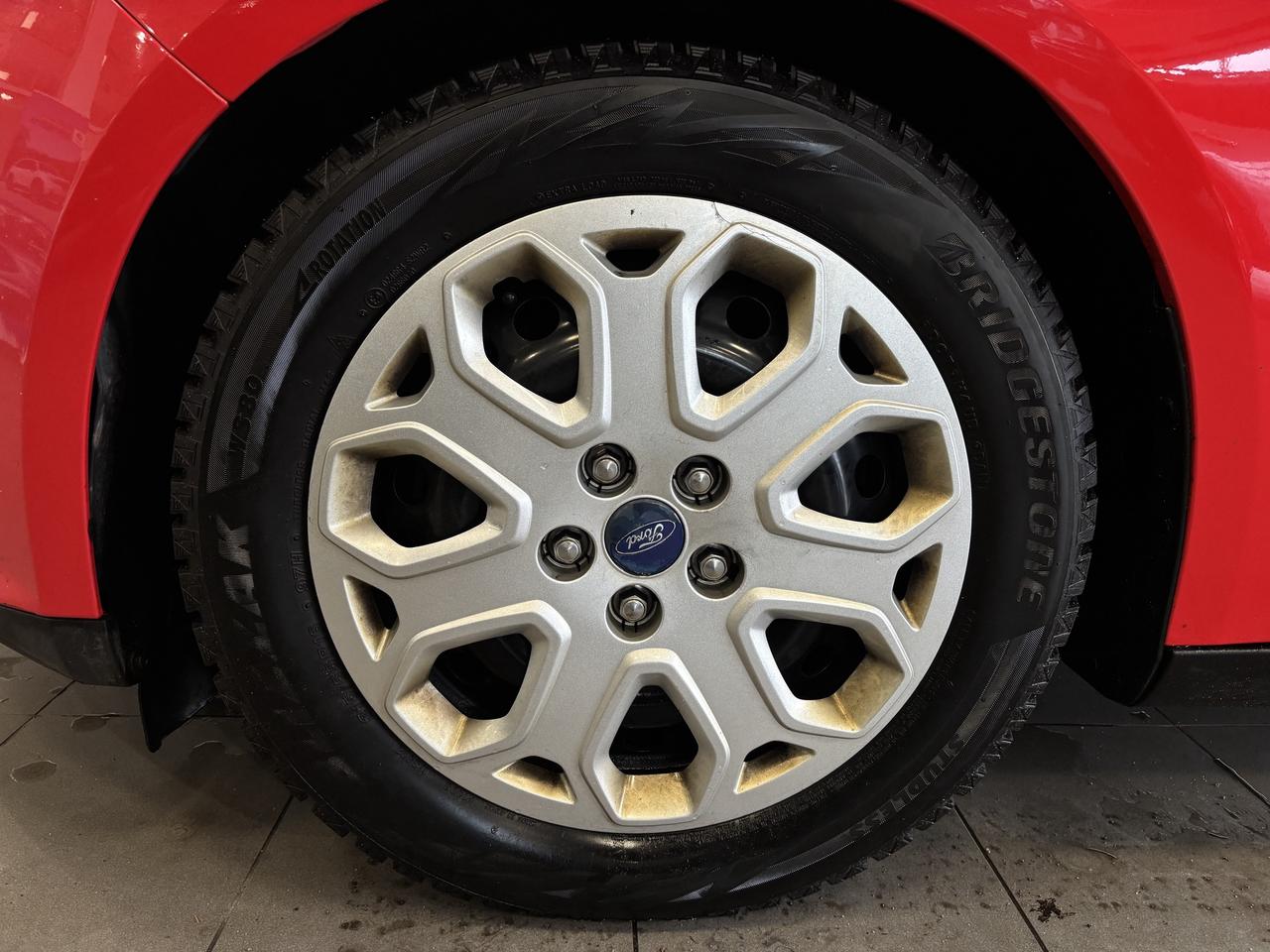 2012 Ford Focus SE   2 SETS RIMS/TIRES   CLEAN CARFAX   SOLD ASIS Photo