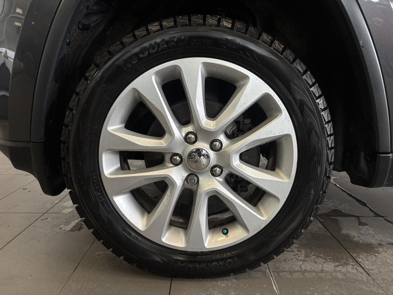 2017 Jeep Grand Cherokee 4WD   LIMITED   CLEAN CARFAX   NAVI   CAMERA  ROOF Photo