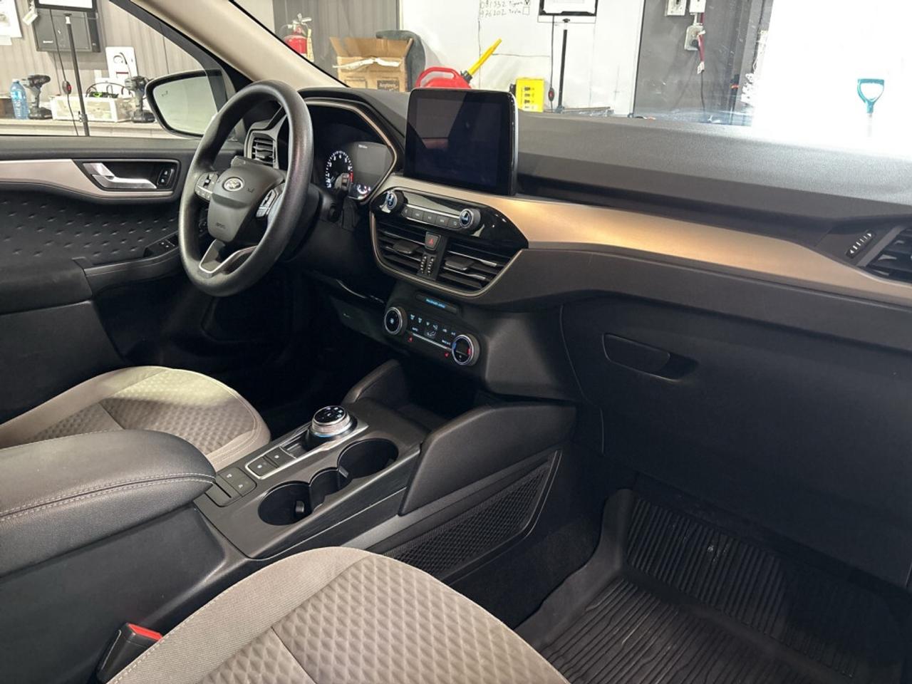2020 Ford Escape SE AWD / Back Up Cam / NAV / CarPlay / Heated Seat Photo