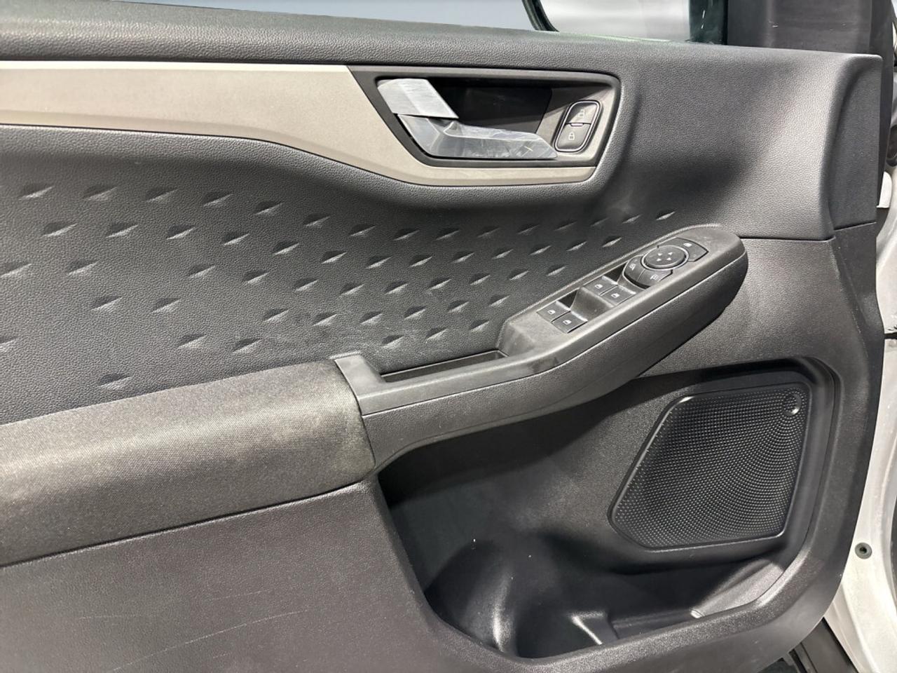 2020 Ford Escape SE AWD / Back Up Cam / NAV / CarPlay / Heated Seat Photo