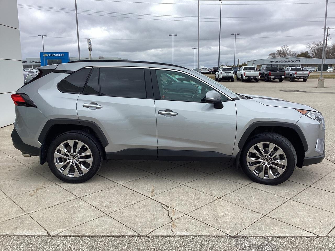 2021 Toyota RAV4 LIMITED AWD Photo