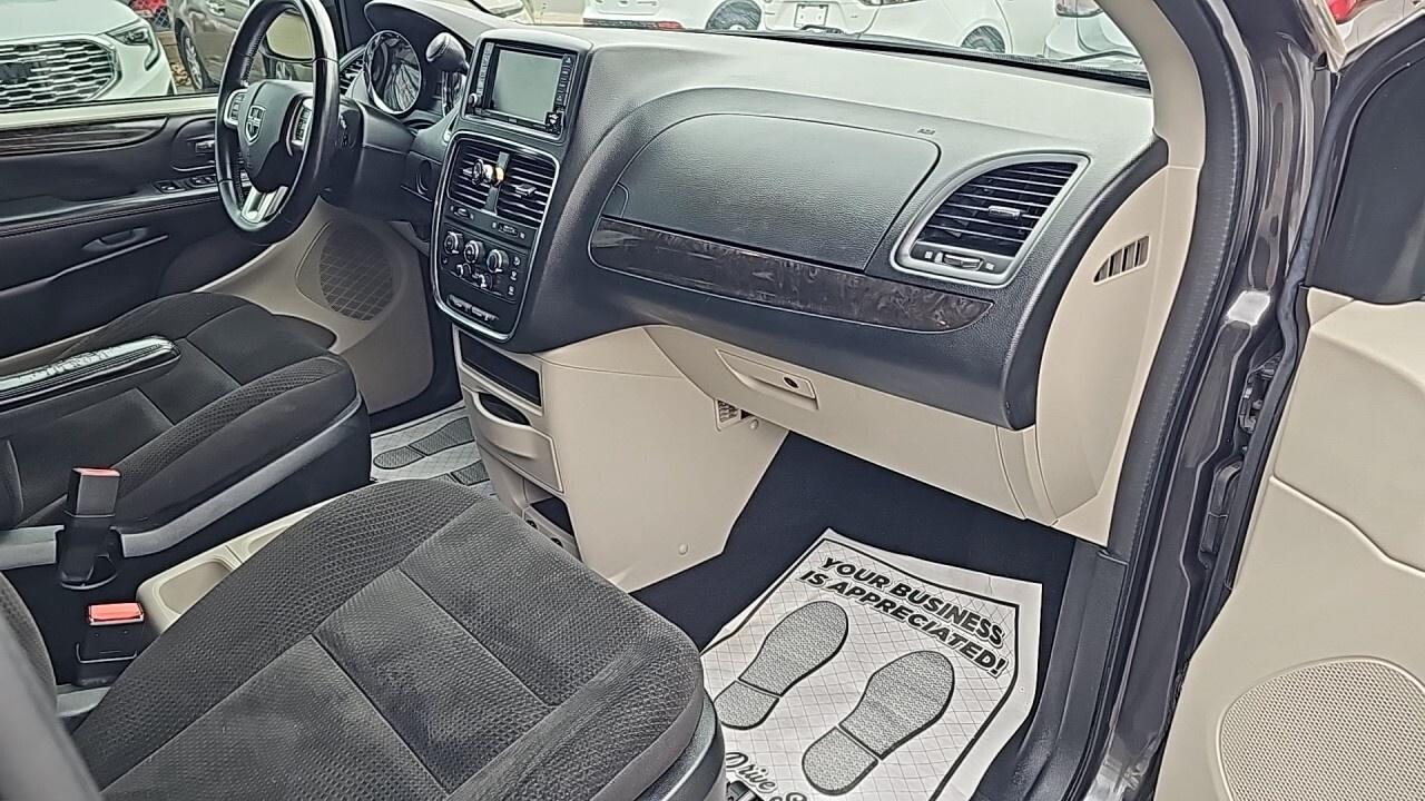 2017 Dodge Grand Caravan 4dr Wgn SXT/DVD/Power Sliding Doors/Power Tail Gat Photo