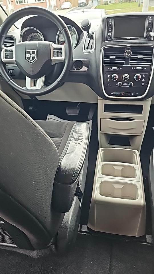 2017 Dodge Grand Caravan 4dr Wgn SXT/DVD/Power Sliding Doors/Power Tail Gat Photo