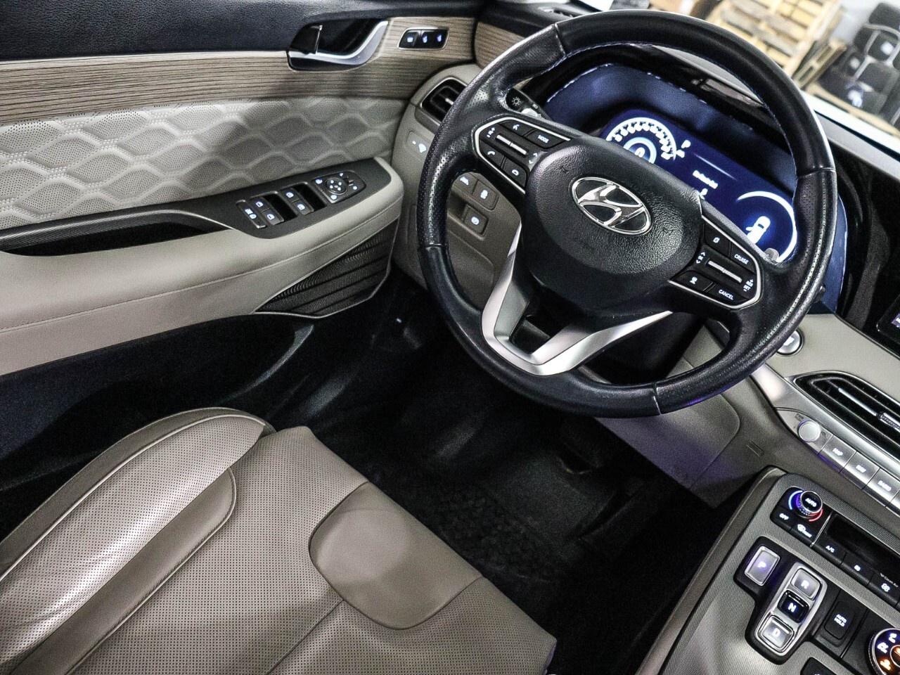 2022 Hyundai PALISADE Ultimate Calligraphy 7-Passenger AWD Photo