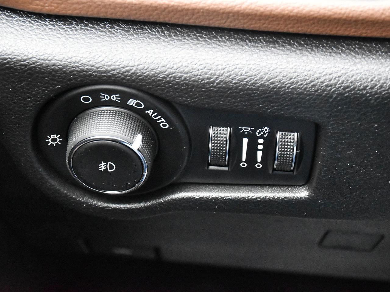 2020 Chrysler Pacifica Limited Photo