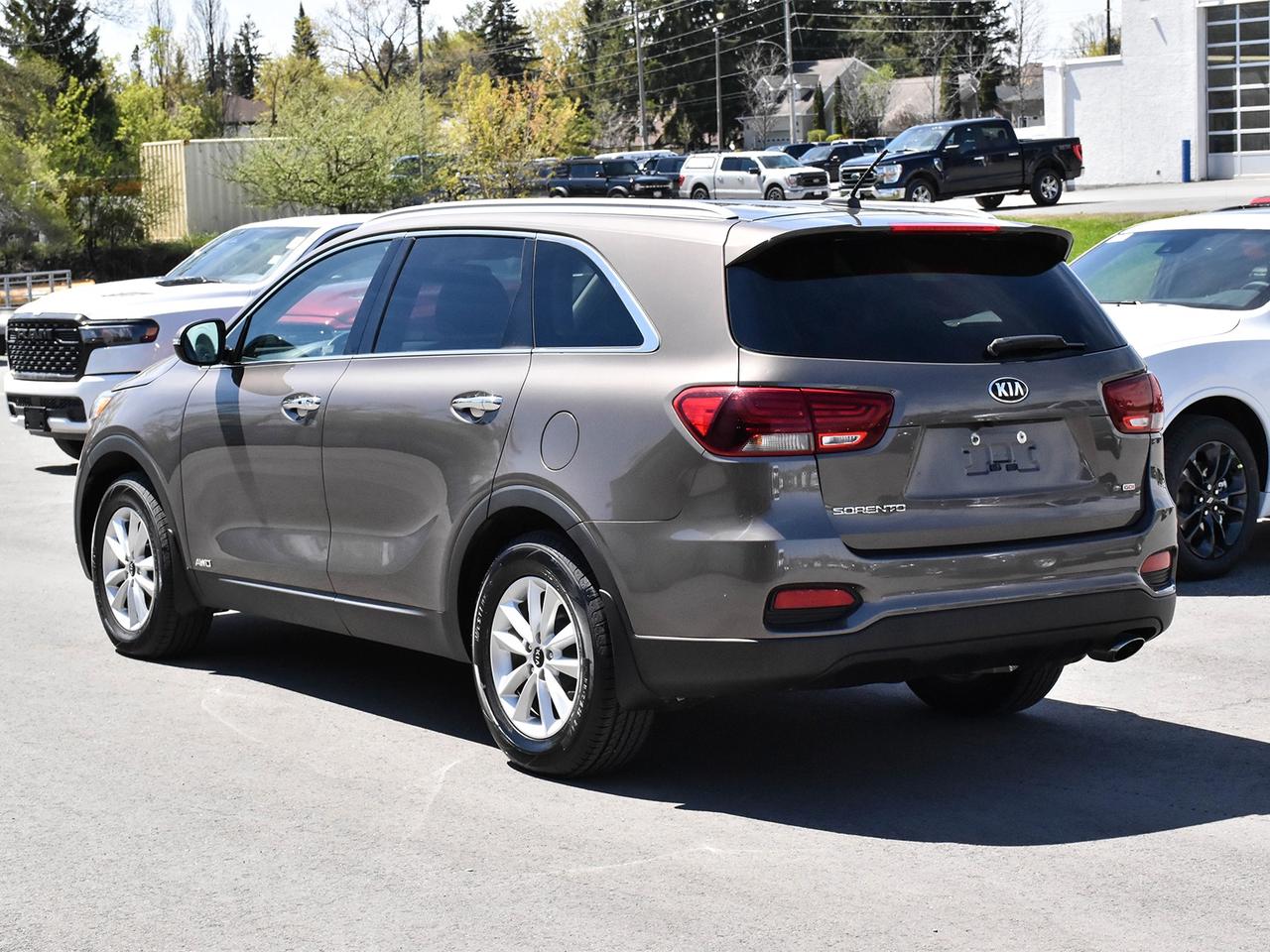 2019 Kia Sorento LX Photo3