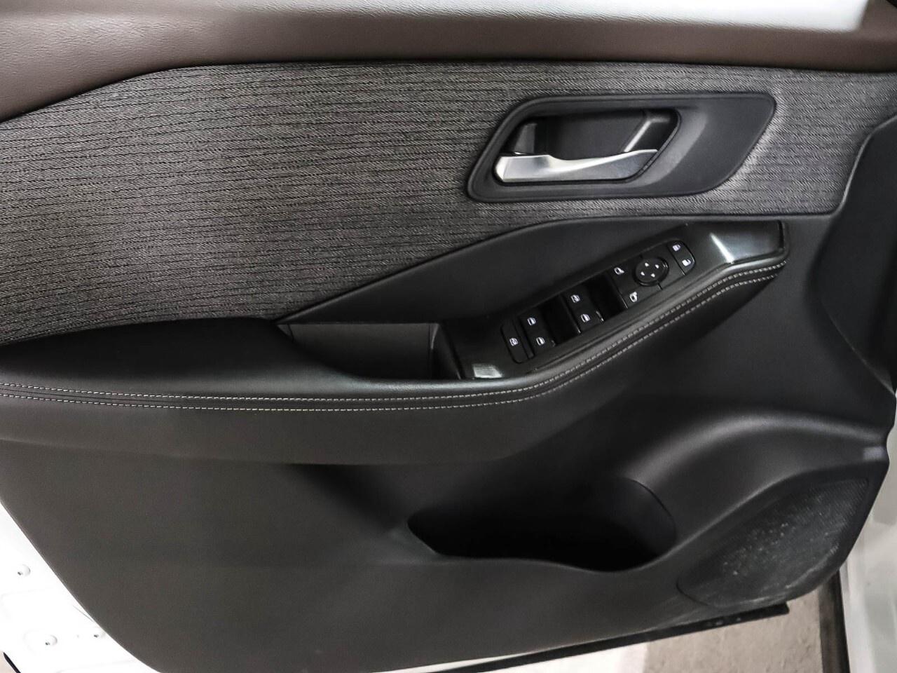 2021 Nissan Rogue SV Photo