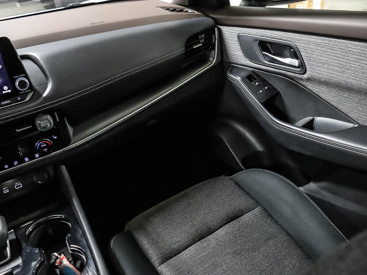 2021 Nissan Rogue SV Photo