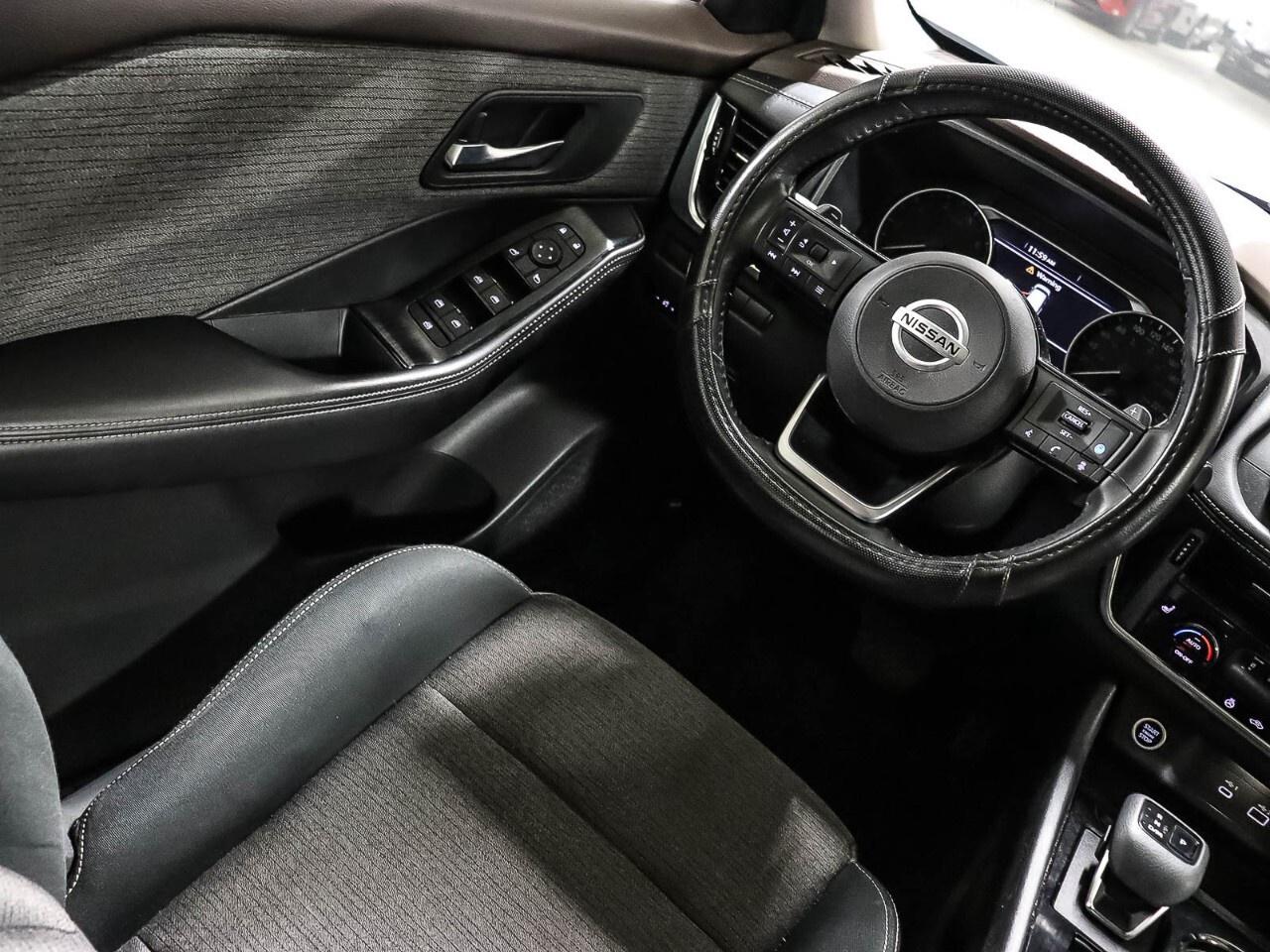 2021 Nissan Rogue SV Photo