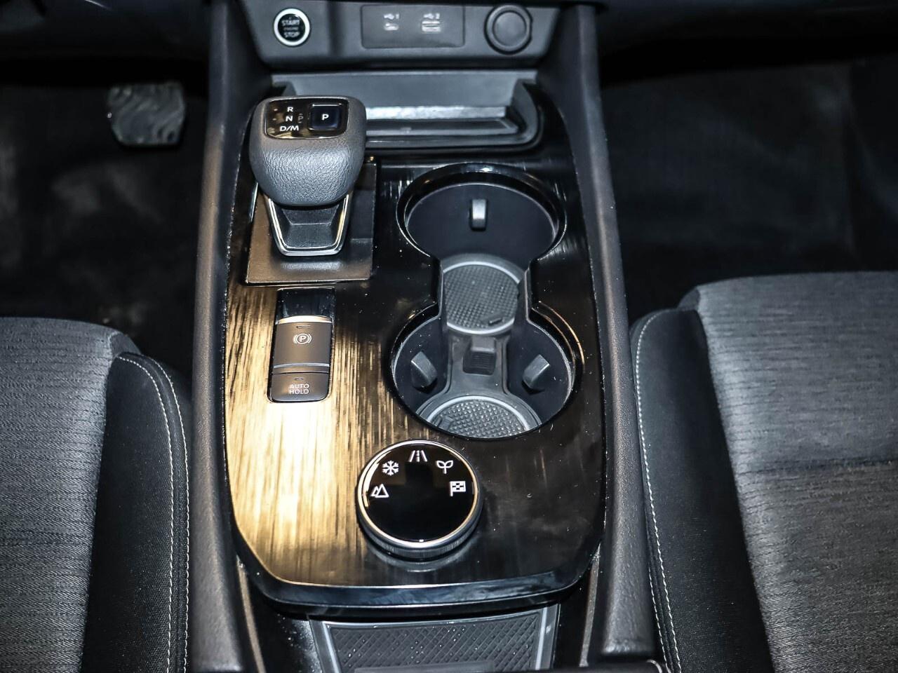 2021 Nissan Rogue SV Photo