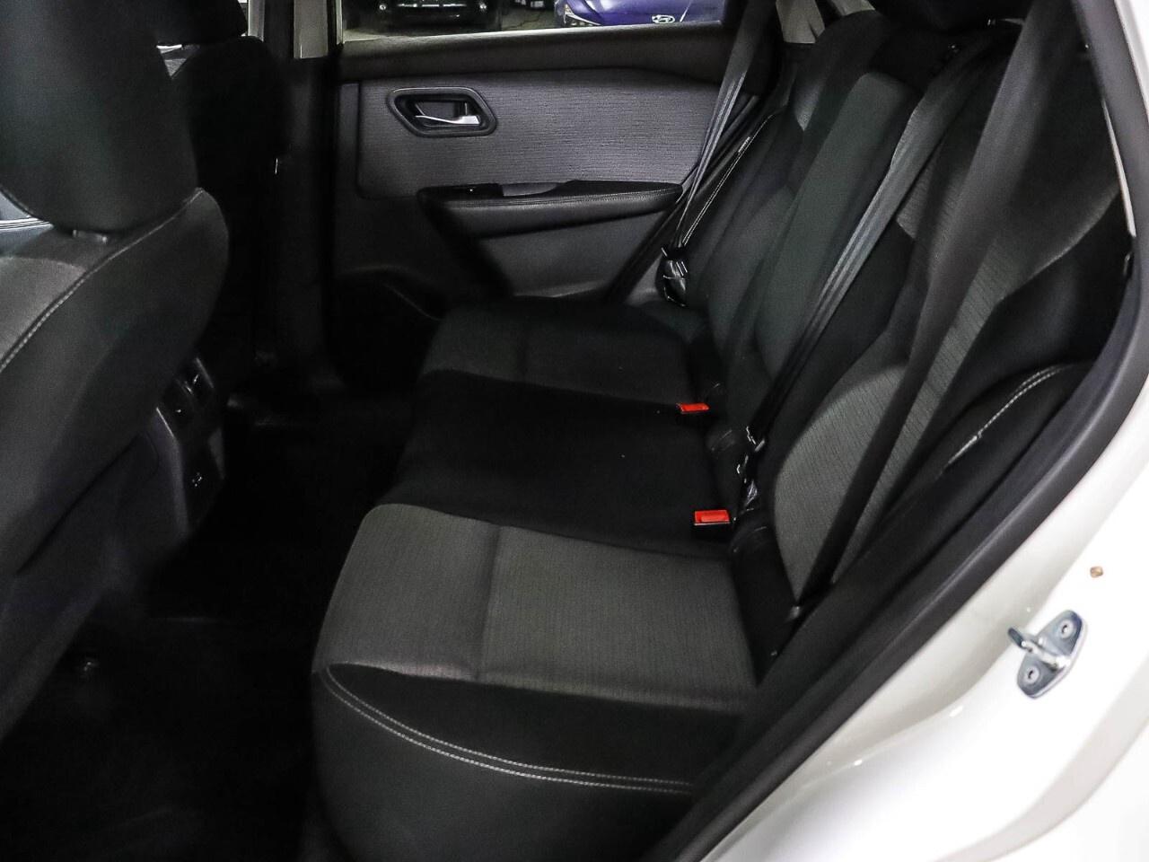2021 Nissan Rogue SV Photo