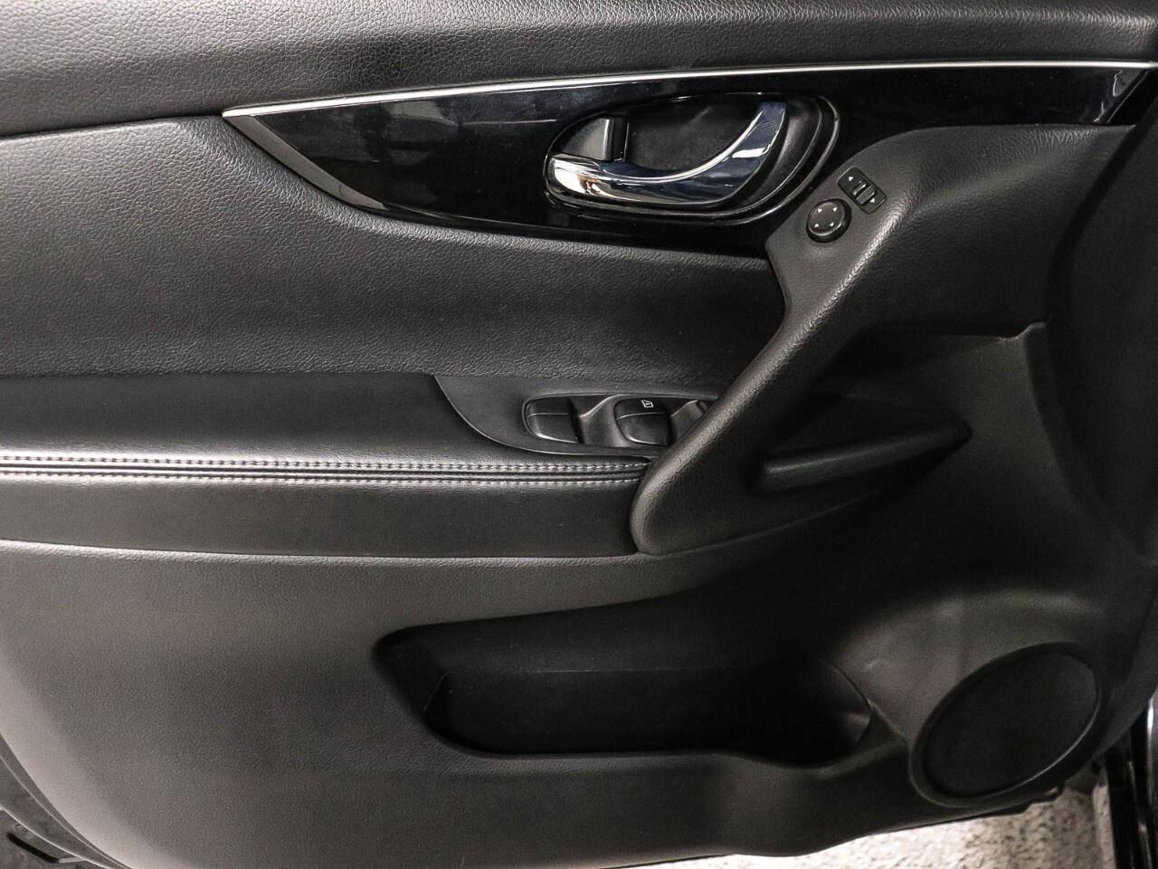 2017 Nissan Qashqai SL Photo4