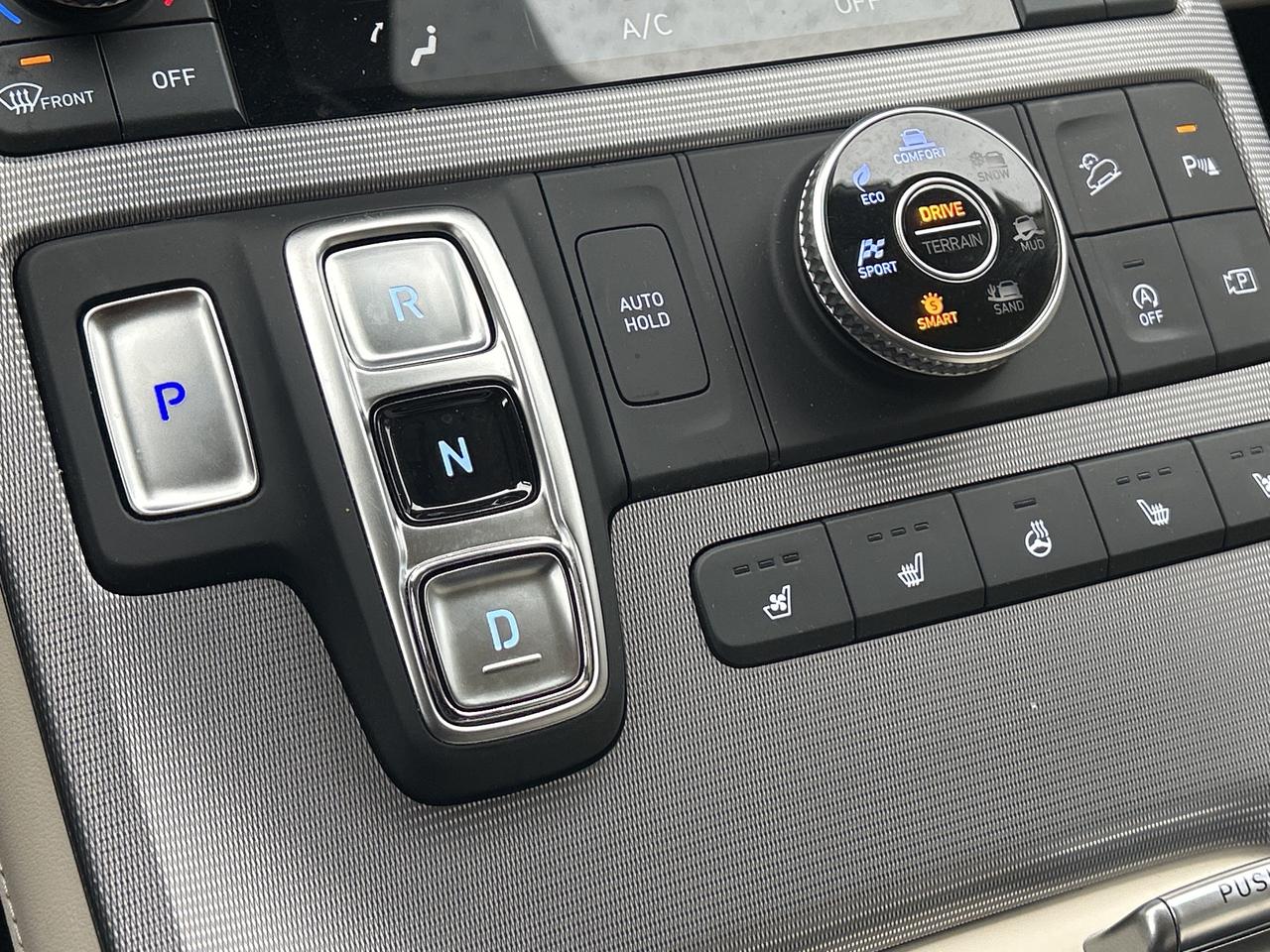2025 Hyundai PALISADE Ultimate w-Beige Int   Starting from 5.29% OAC Photo