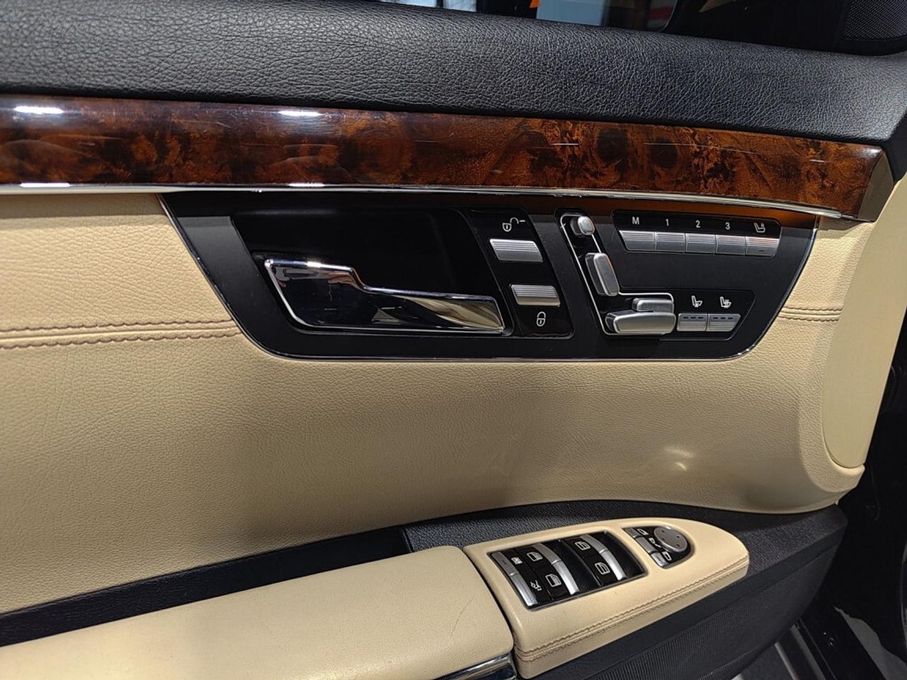 2013 Mercedes-Benz S-Class S 550 4MATIC LWB / NAV / Leather / Sunroof / Very Photo