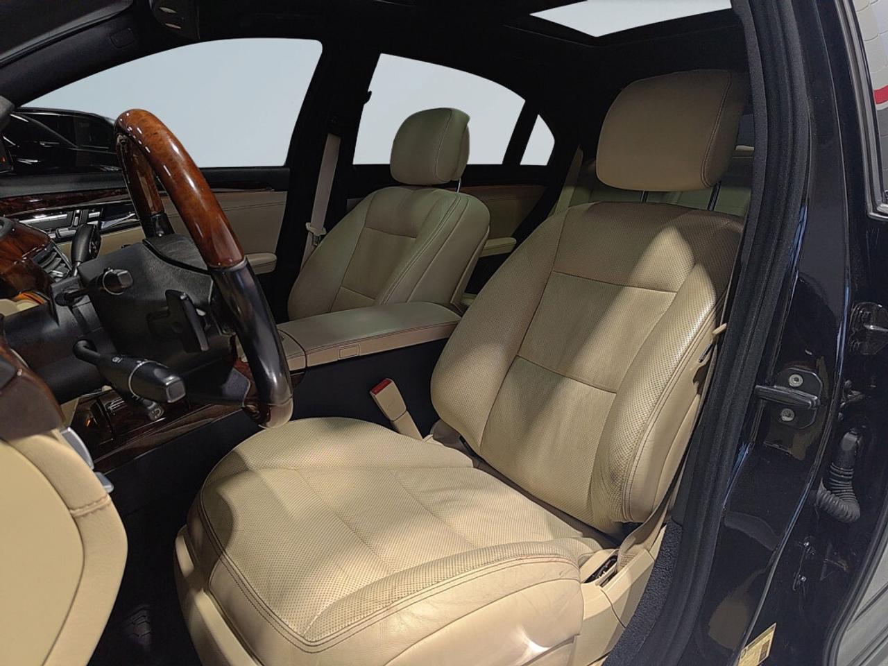 2013 Mercedes-Benz S-Class S 550 4MATIC LWB / NAV / Leather / Sunroof / Very Photo