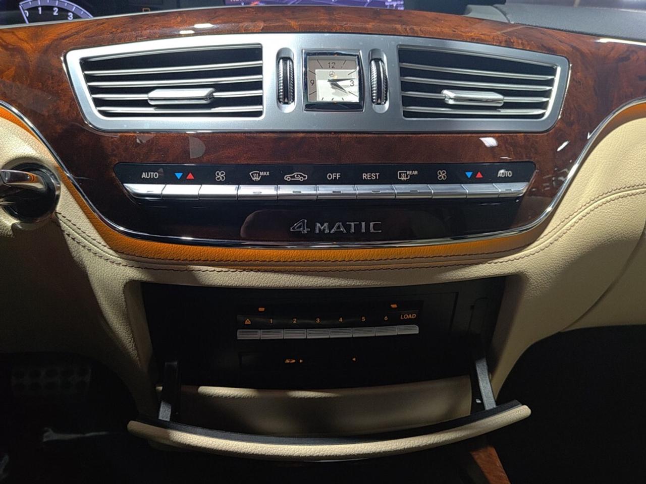 2013 Mercedes-Benz S-Class S 550 4MATIC LWB / NAV / Leather / Sunroof / Very Photo