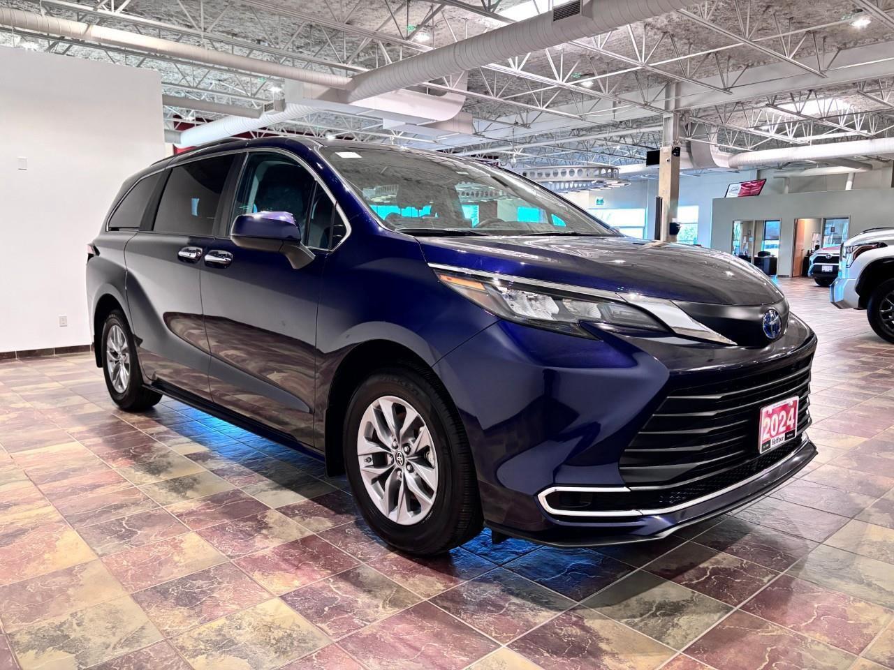 2024 Toyota Sienna XLE 8-Passenger Photo