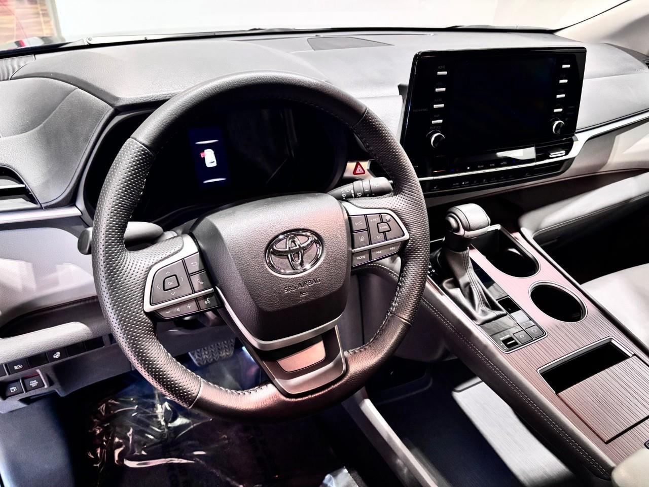 2024 Toyota Sienna XLE 8-Passenger Photo