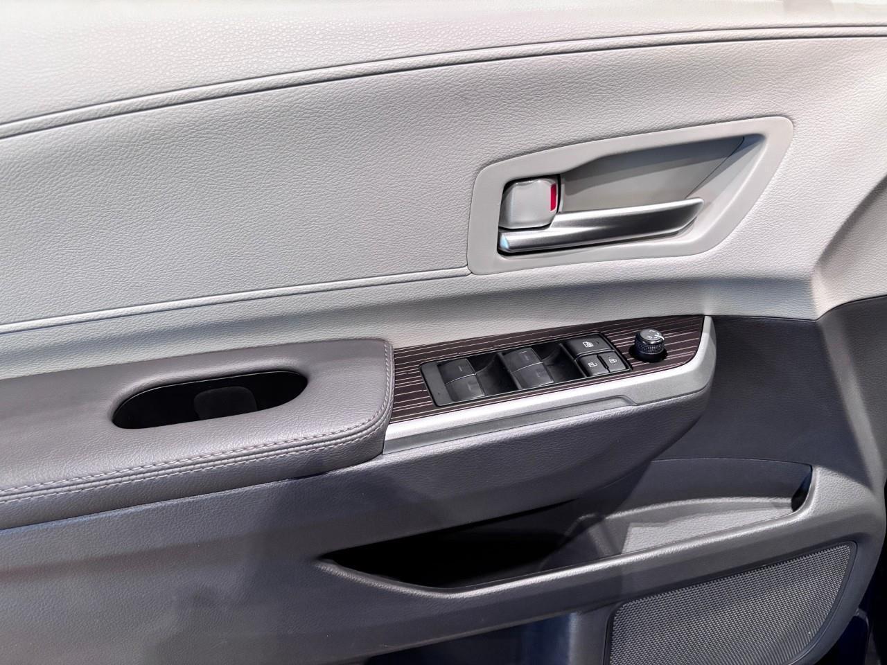 2024 Toyota Sienna XLE 8-Passenger Photo