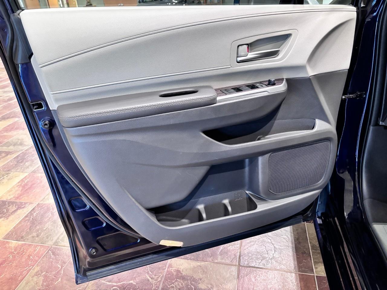 2024 Toyota Sienna XLE 8-Passenger Photo