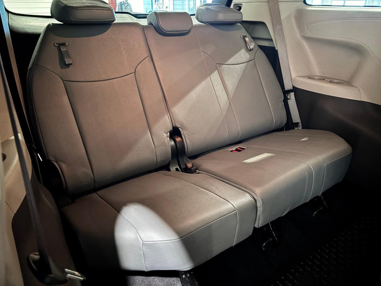 2024 Toyota Sienna XLE 8-Passenger Photo