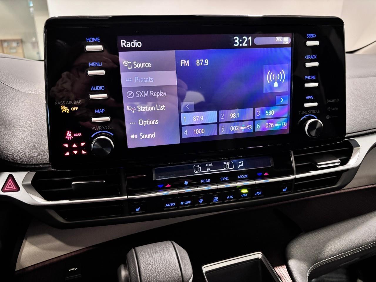 2024 Toyota Sienna XLE 8-Passenger Photo