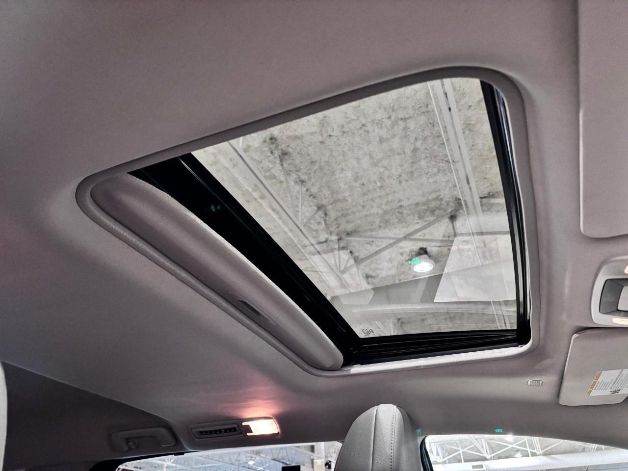 2024 Toyota Sienna XLE 8-Passenger Photo