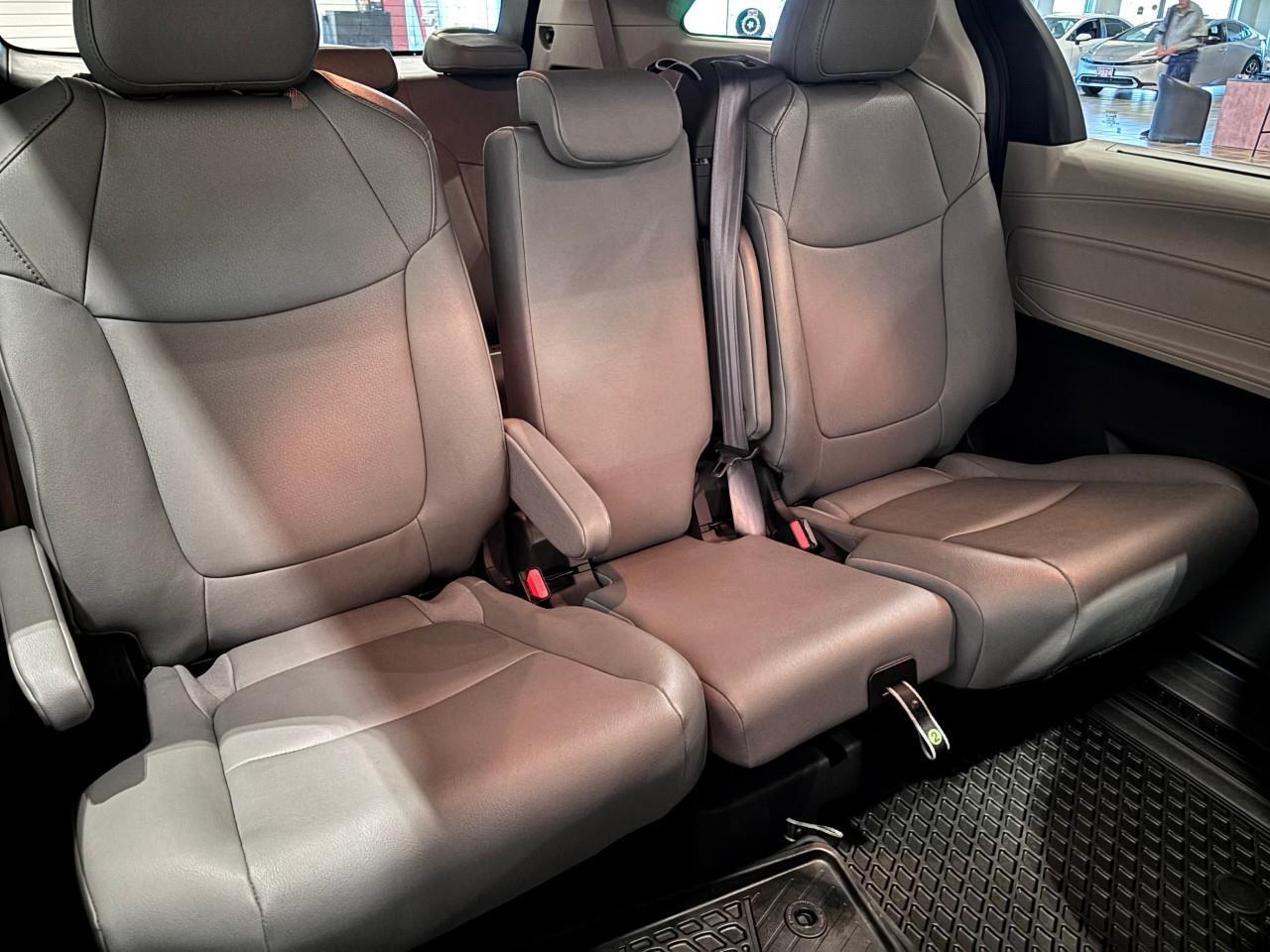 2024 Toyota Sienna XLE 8-Passenger Photo