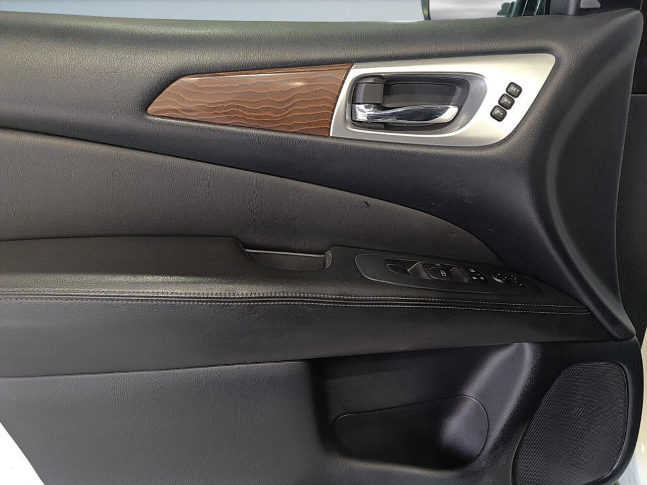2019 Nissan Pathfinder Platinum / 7 Seater / NAV / Sunroof / Leather / Dr Photo