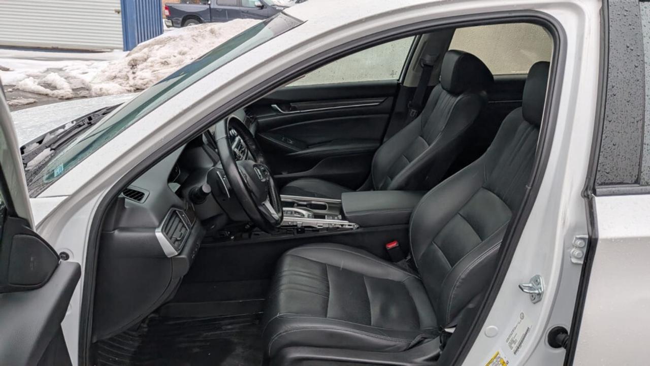 2022 Honda Accord Sedan Touring / NAV / Leather / Sunroof / Blind Spot Ass Photo