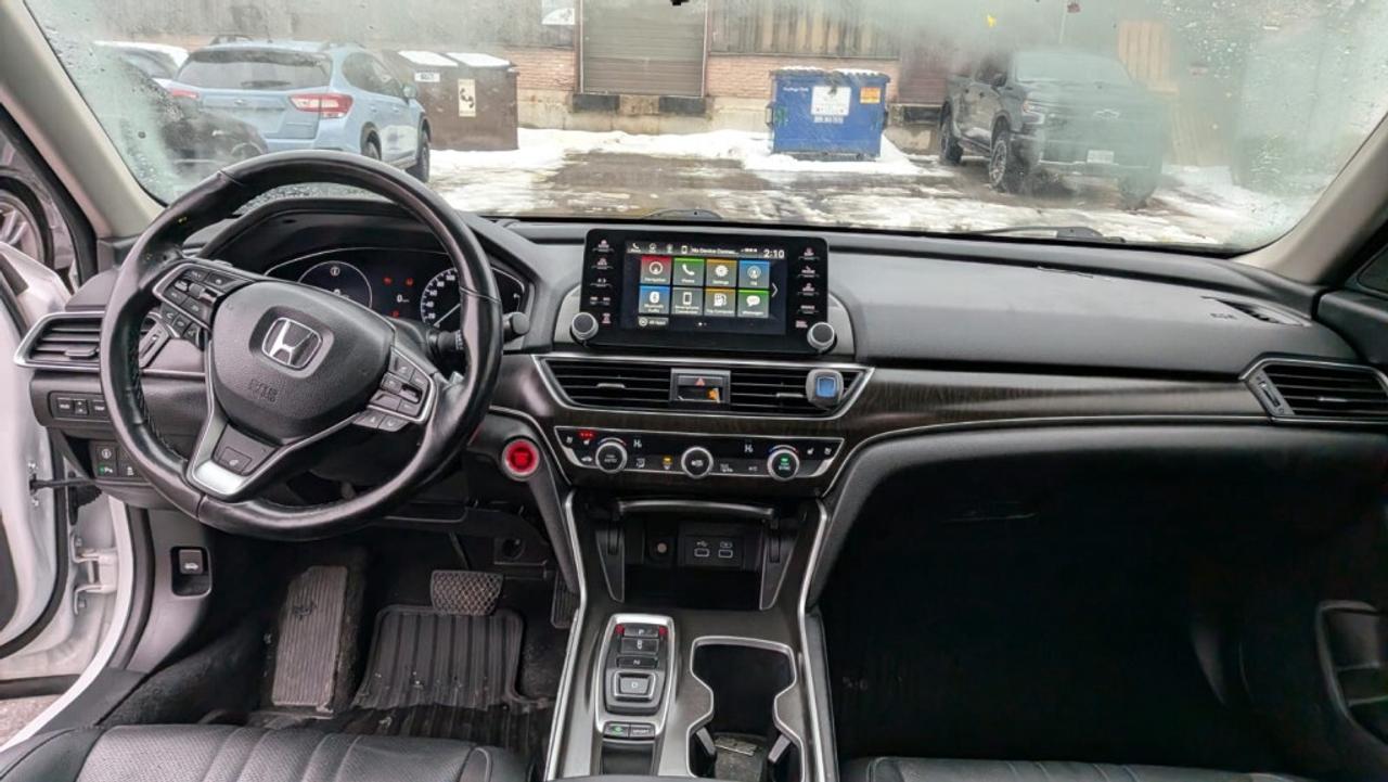2022 Honda Accord Sedan Touring / NAV / Leather / Sunroof / Blind Spot Ass Photo