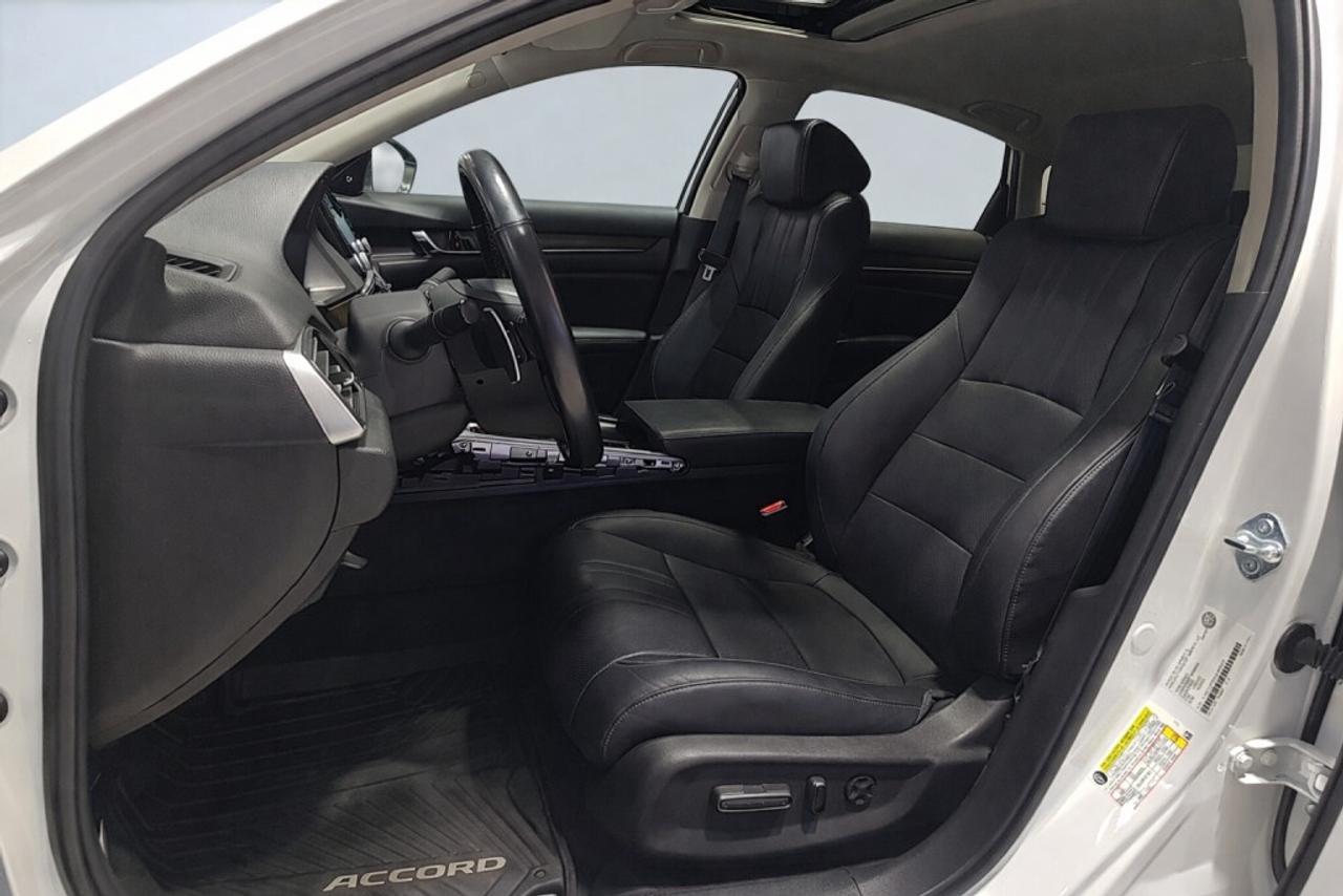 2022 Honda Accord Sedan Touring / NAV / Leather / Sunroof / Blind Spot Ass Photo