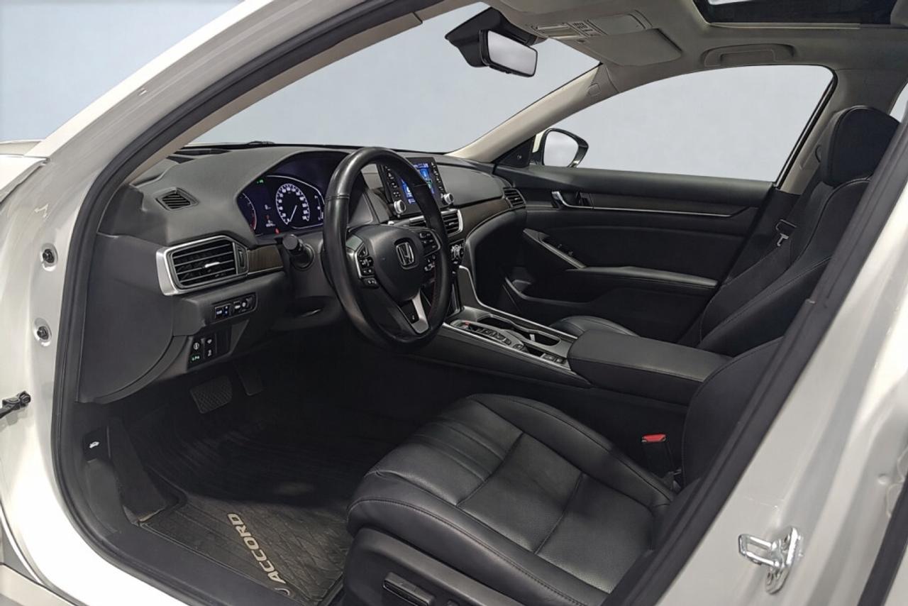 2022 Honda Accord Sedan Touring / NAV / Leather / Sunroof / Blind Spot Ass Photo