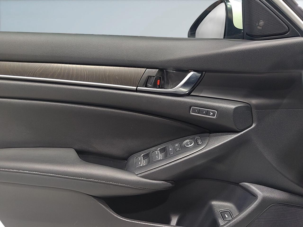 2022 Honda Accord Sedan Touring / NAV / Leather / Sunroof / Blind Spot Ass Photo