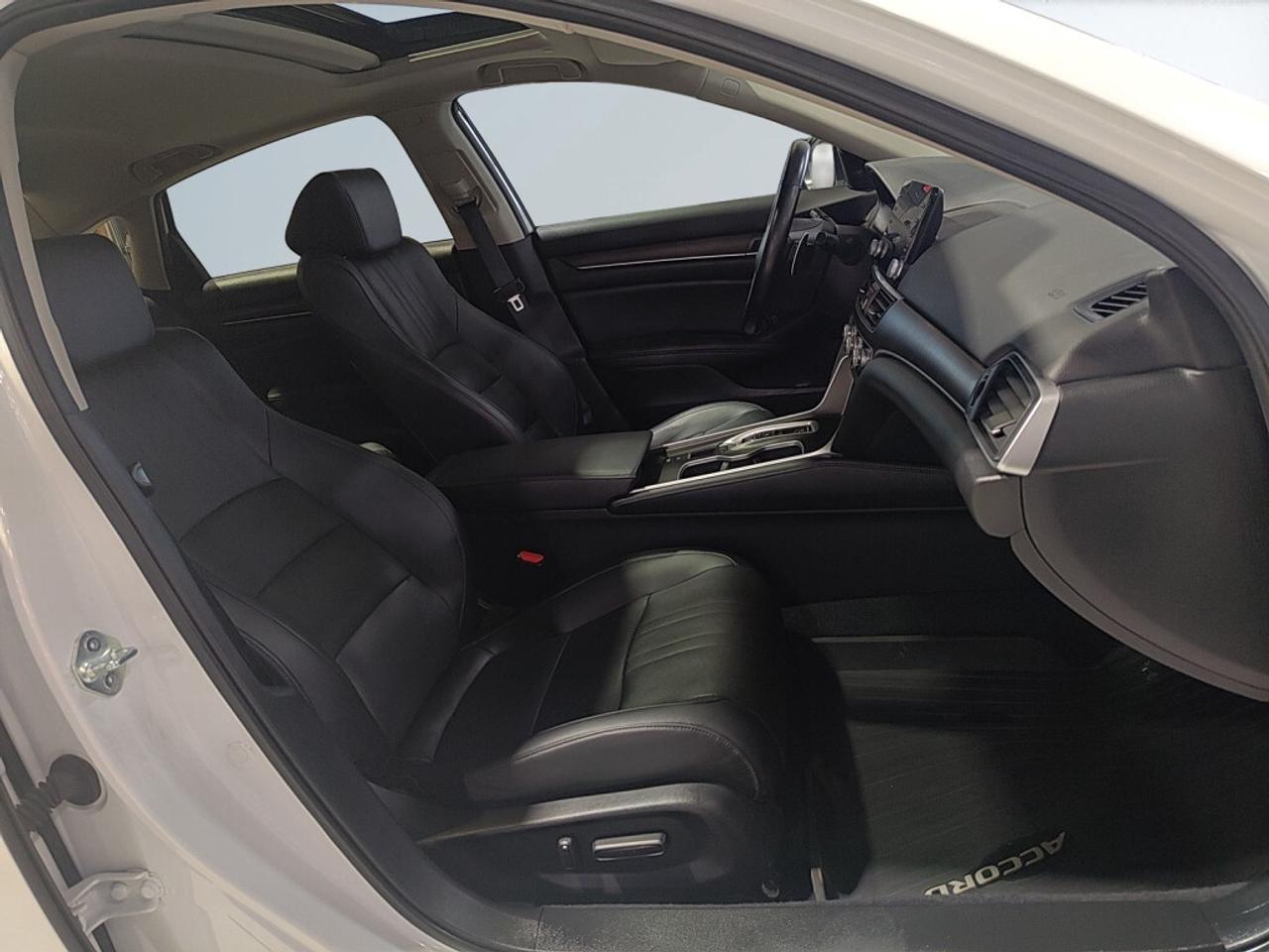 2022 Honda Accord Sedan Touring / NAV / Leather / Sunroof / Blind Spot Ass Photo