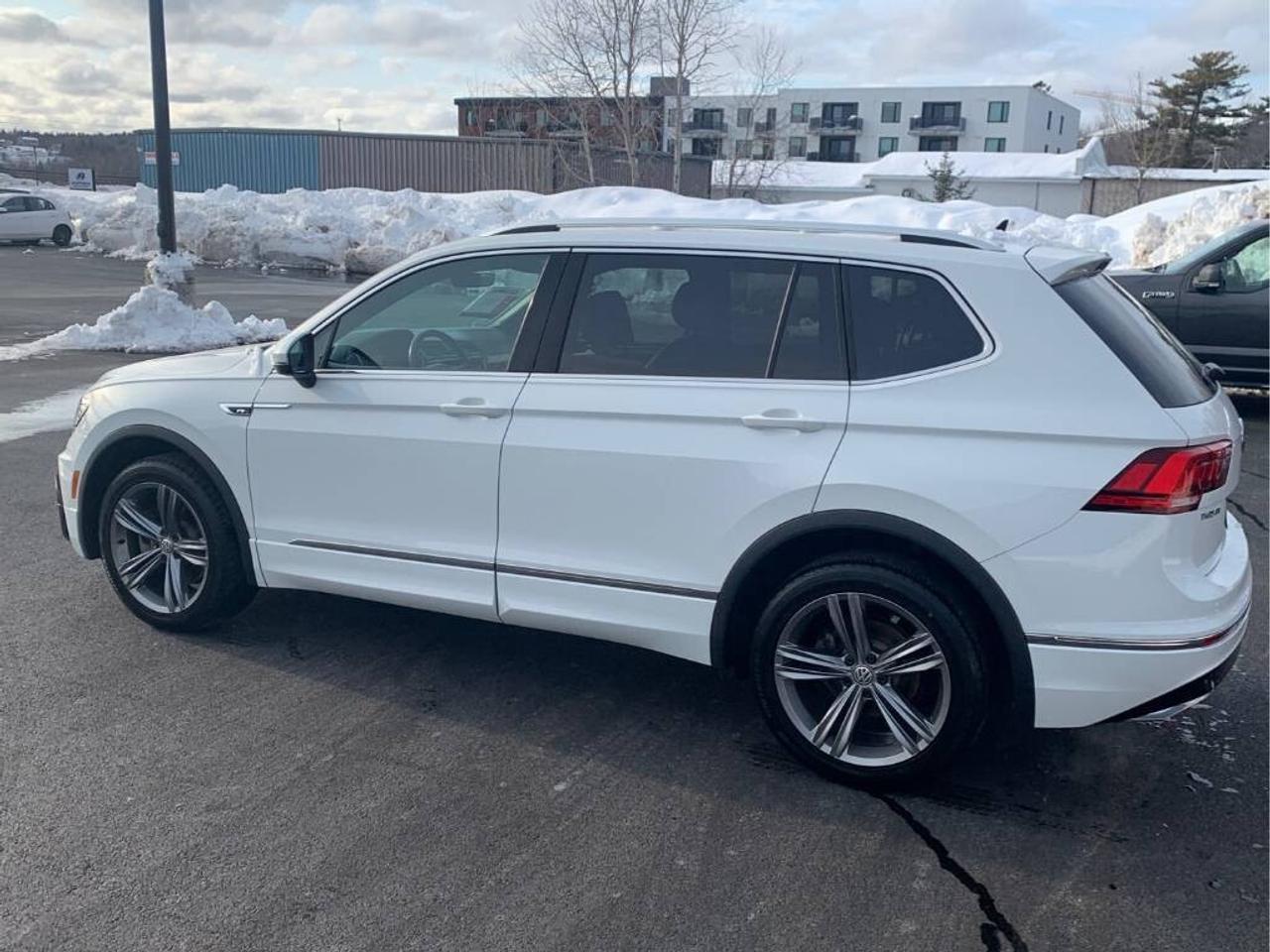 2021 Volkswagen Tiguan R-Line Highline 4MOTION / NAV / Leather / Sunroof Photo