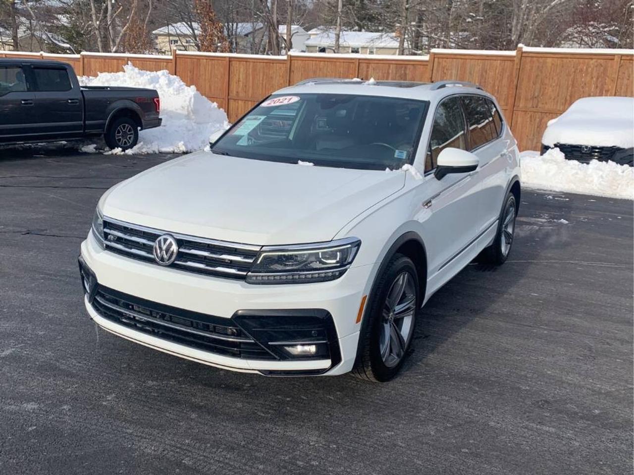 2021 Volkswagen Tiguan R-Line Highline 4MOTION / NAV / Leather / Sunroof Photo2